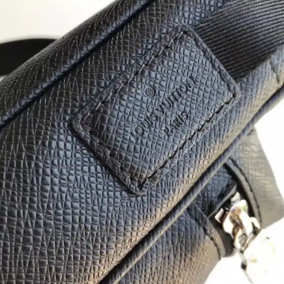 FS CHEAP Vuitton PM Louis OUTDOOR MESSENGER 0522